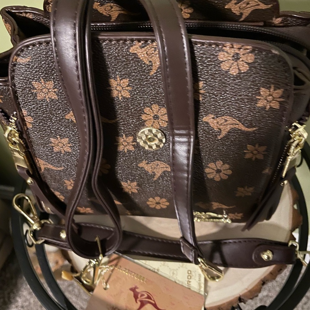Brand new never used Leather Kaidifeiniroo Design.